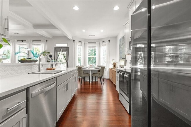 Building Photo - 580 Morrow Ln