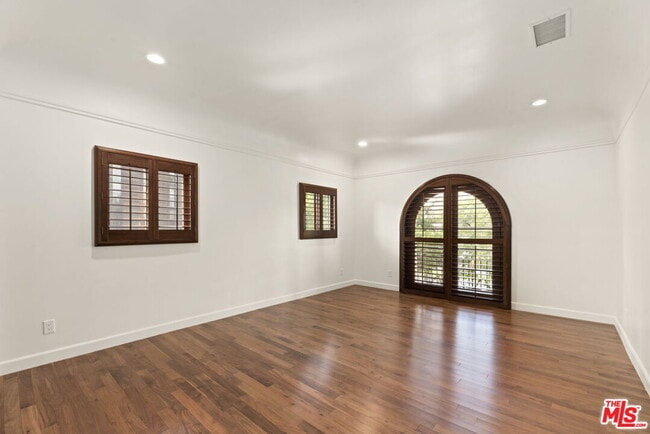 Building Photo - 664 S Highland Ave