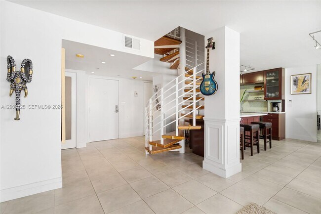 Building Photo - 600 NE 36th St