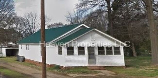 Building Photo - Charming 2BR/2BA Home with Large Yard, Shed