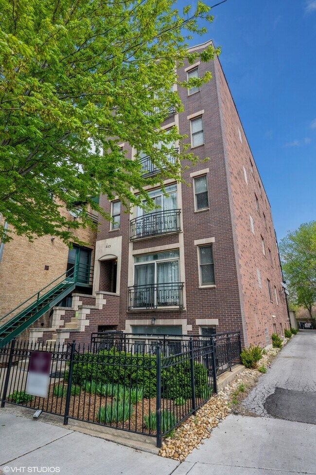 Primary Photo - 413 N Noble St