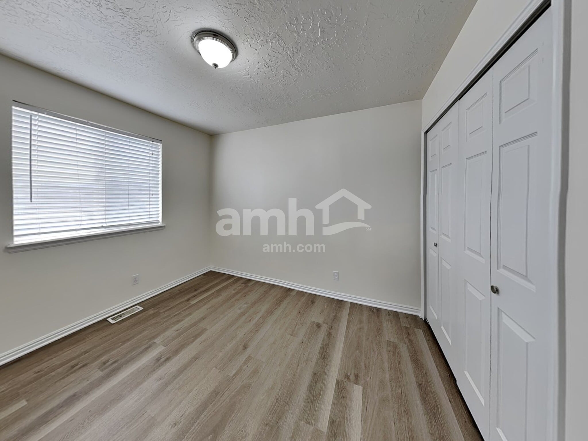 Building Photo - 817 Country Club Dr