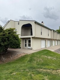 Building Photo - Townhouse in Little Turtle with Garage