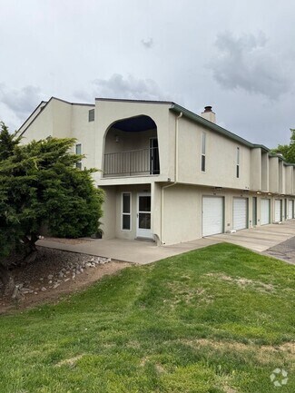 Building Photo - Townhouse in Little Turtle