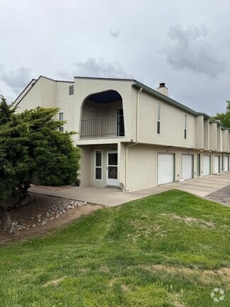 Building Photo - Townhouse in Little Turtle with Garage