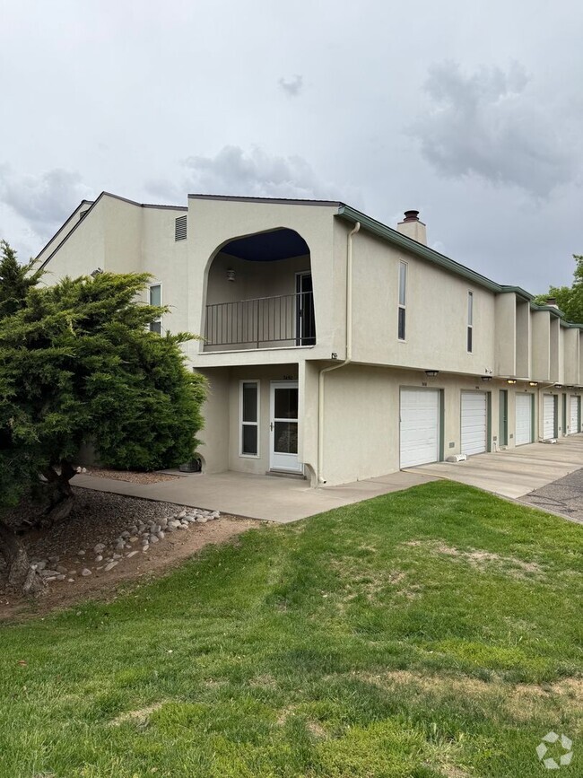 Building Photo - Townhouse in Little Turtle