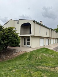 Building Photo - Townhouse in Little Turtle