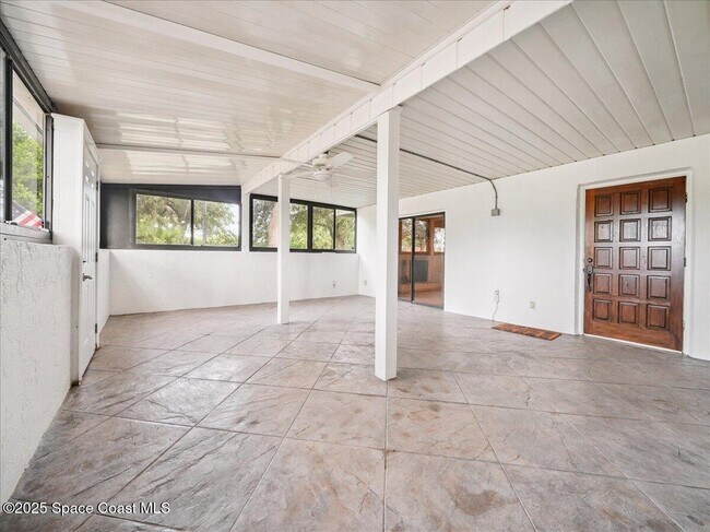 Building Photo - 1931 Dipol Courtway