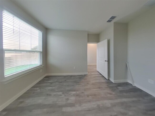 Building Photo - 1617 Mexican Heather Dr