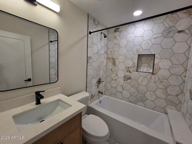 Building Photo - 824 N 11th Ave