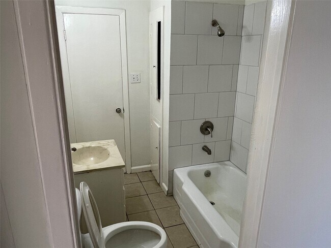 Building Photo - 3519 Amos St