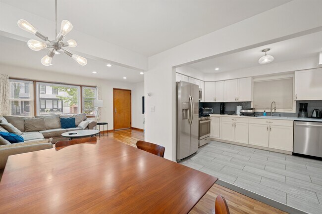 Building Photo - 32 E 36th St