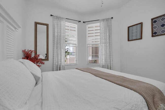 Building Photo - Spacious 3-Bedroom townhome in Kissimmee – Available Now!