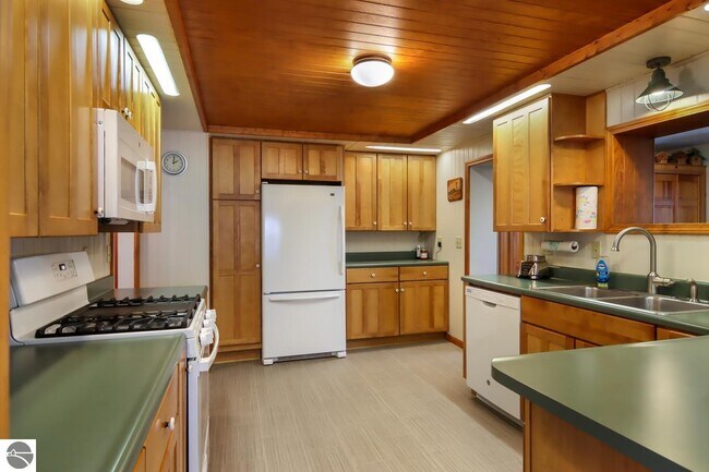 Building Photo - 7079 Hawley Rd