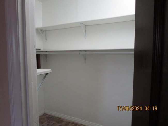 Building Photo - 608 Central Ave