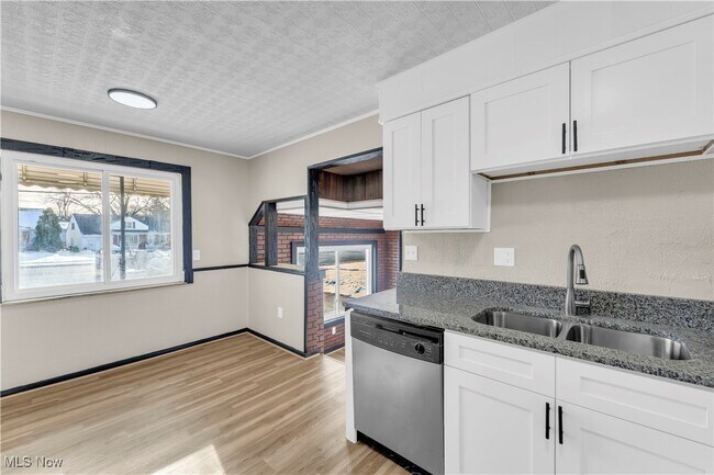 Building Photo - 27681 Lakeshore Blvd