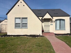 Building Photo - Charming 2 bedroom near downtown Modesto- Furnished option available