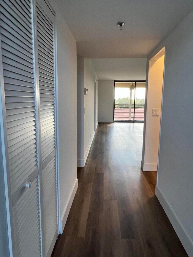 Building Photo - 7770 Tahiti Ln