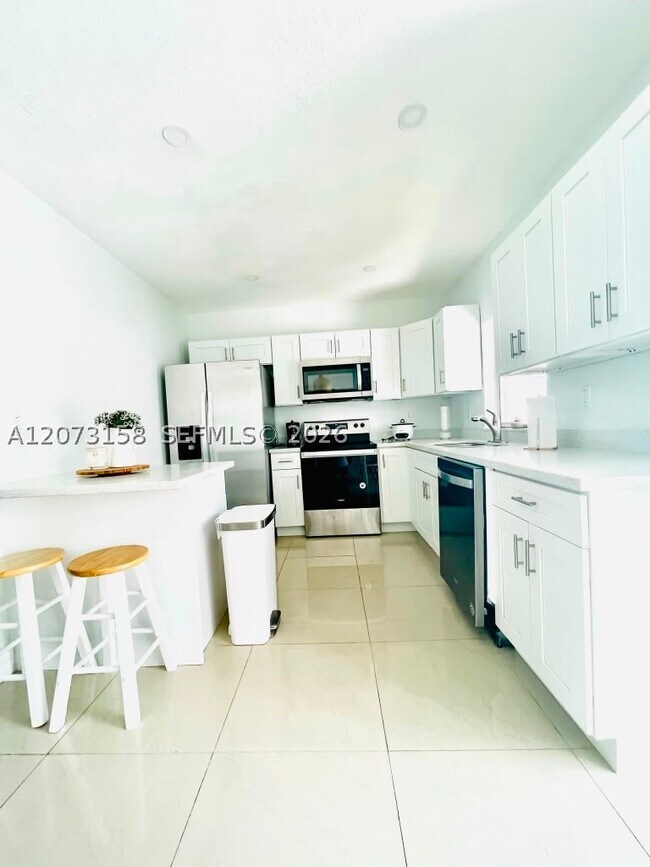 Building Photo - 7904 Miramar Blvd