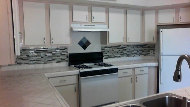 Building Photo - Non age restricted townhome available    Valley Verde Townhome Green Valley Arizona