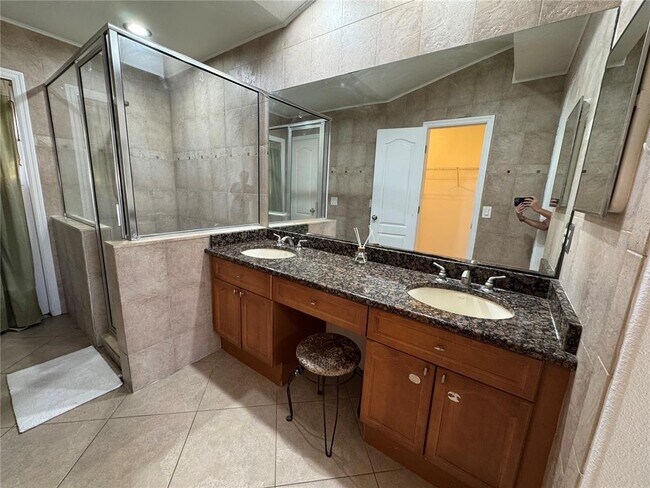 Building Photo - 14940 Day Lily Ct