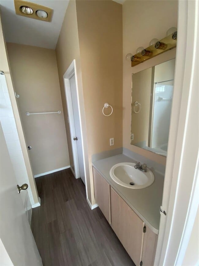 Building Photo - 903 Quartz Ct