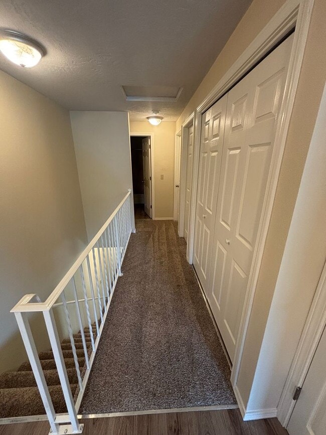 Building Photo - 13th St Townhome