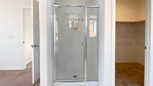 Building Photo - Great single story home 4 beds 3 baths in ...