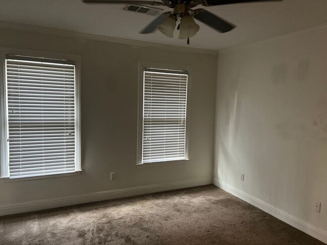 Building Photo - 6 Bedroom Pierce Ave