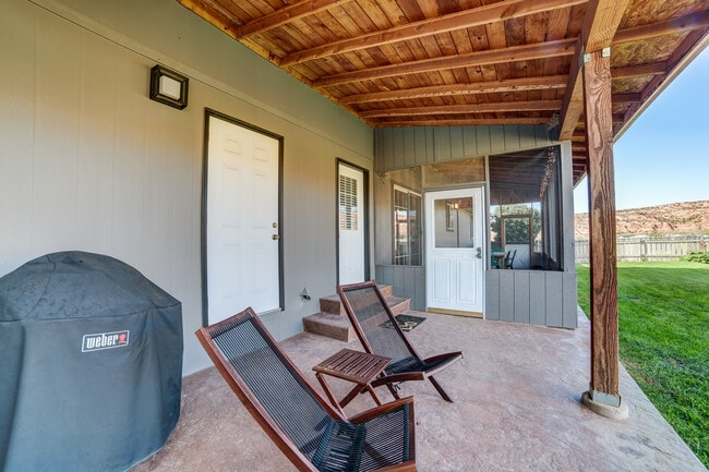 Building Photo - 383 E Coronado Ln