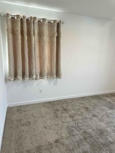 Building Photo - 2769 Lake Mendoza St