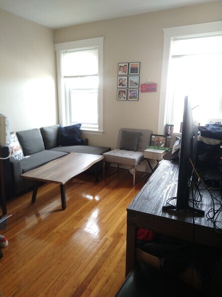 Primary Photo - 157A Massachusetts Ave