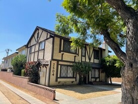 Building Photo - 2504 W Grand Ave