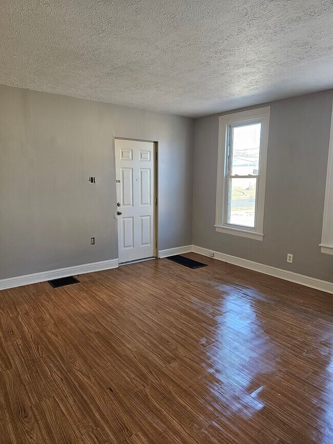 Building Photo - 552 E Buchtel Ave