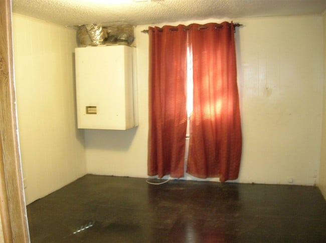 Building Photo - 205 E Elm St