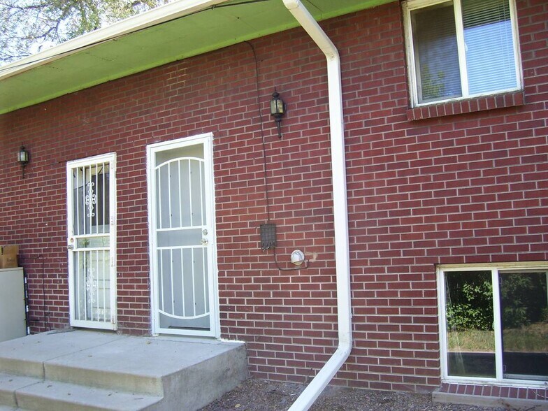 Building Photo - 5665 W Ellsworth Ave