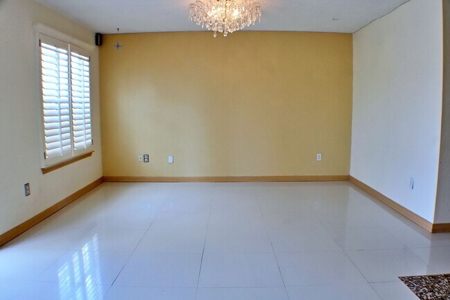 Building Photo - 6244 Kings Bridge Dr