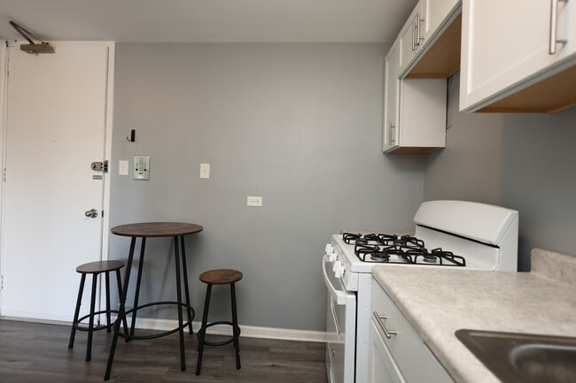 Building Photo - 1401 E 55th St