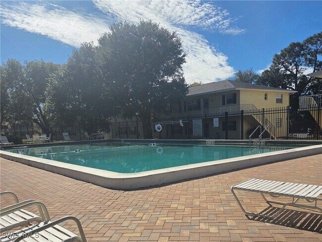 Building Photo - 3325 Arpt Rd S