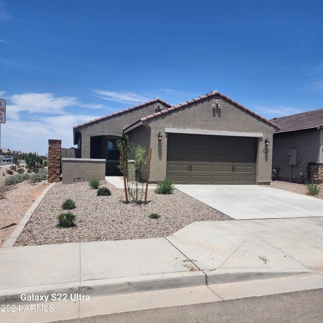 Primary Photo - 40150 W Wade Dr