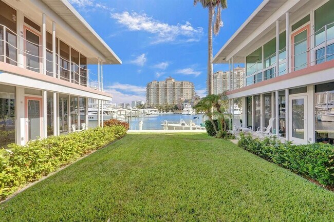 Building Photo - 2760 Yacht Club Blvd