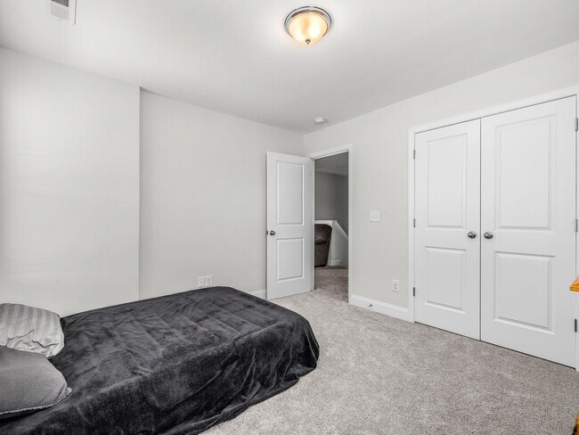 Building Photo - Towne Pointe Community