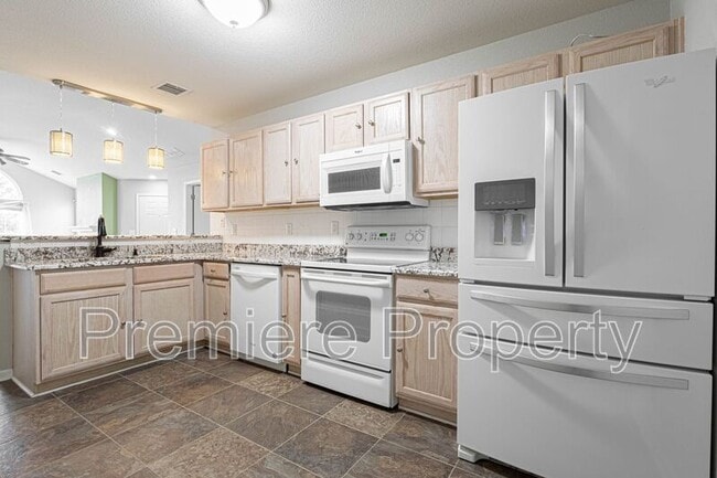 Building Photo - 6102 NE Kensington Dr