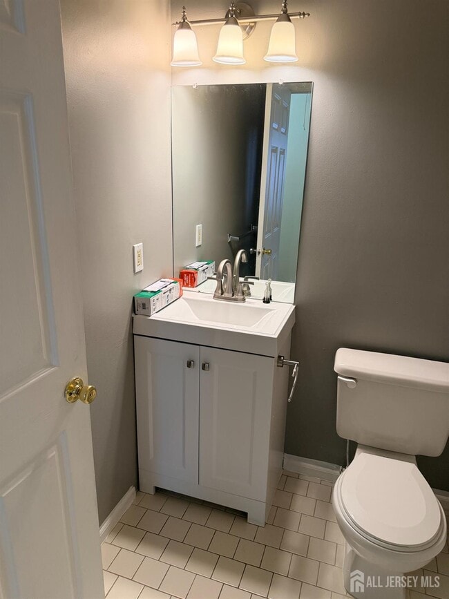 Building Photo - 343 Ventnor Ct