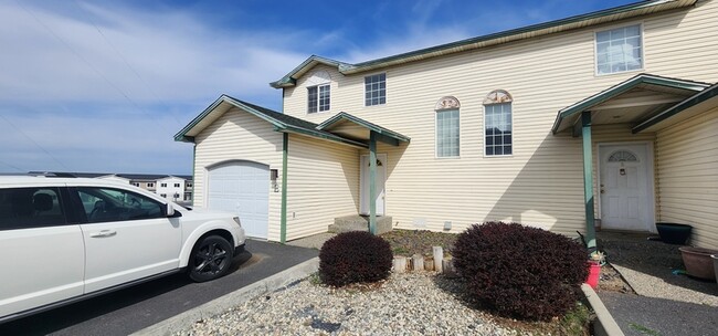 Building Photo - 1326 S Skyline Dr