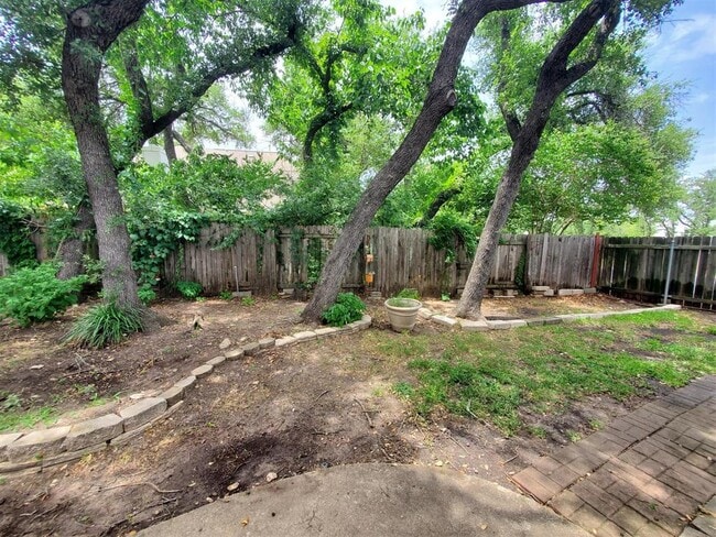 Building Photo - 11000 Rio Vista Dr
