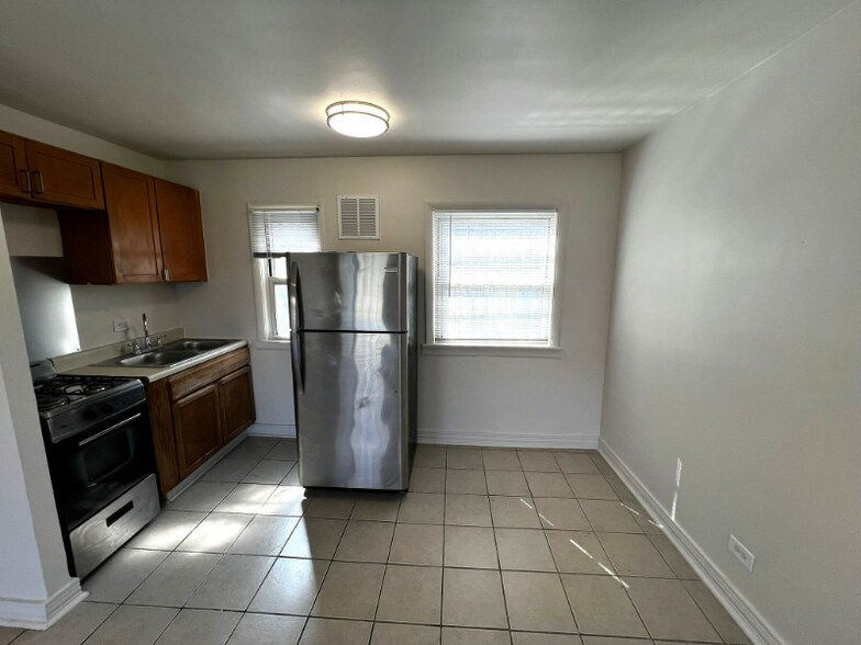 Building Photo - 9136 S Anthony Ave
