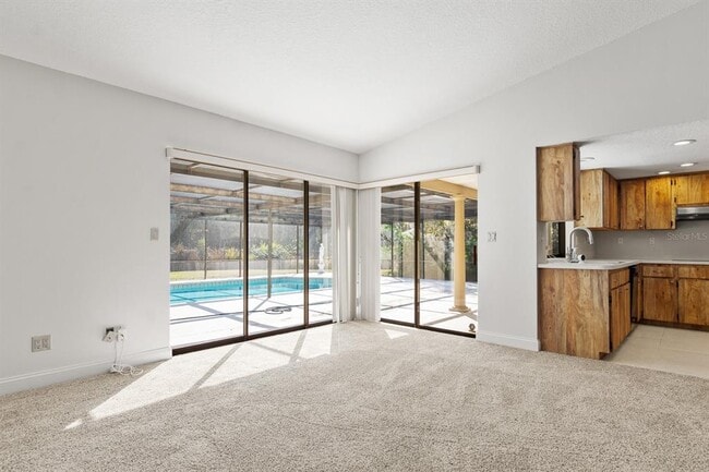 Building Photo - 10206 Lakeview Dr