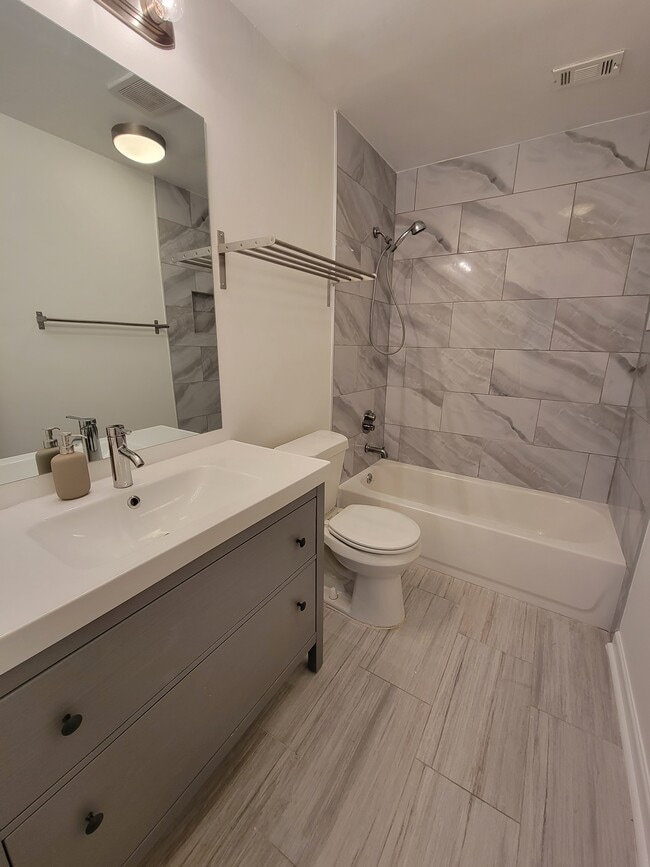 Building Photo - 1445 Monroe Dr NE