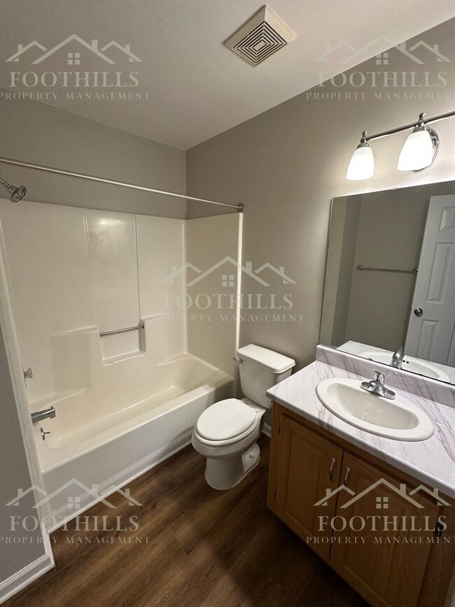 Building Photo - Comfort & Space in a Great Location! 3-Bed...